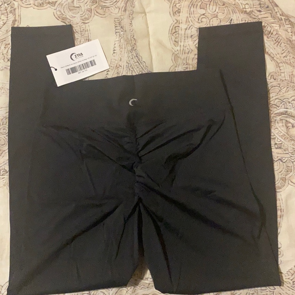 Zyia Scrunchy What Leggings new